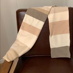 Calver & Wilson London Soft 100% Lambswool Colorblock Scarf